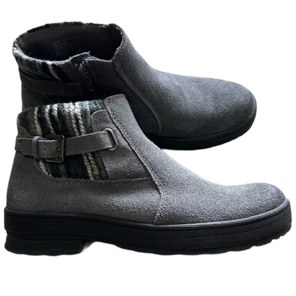 Earth Origins Tate Suede Grey Ankle Boots w/ Knit Cuff, Cushioning, & Block Heel - Picture 2 of 8